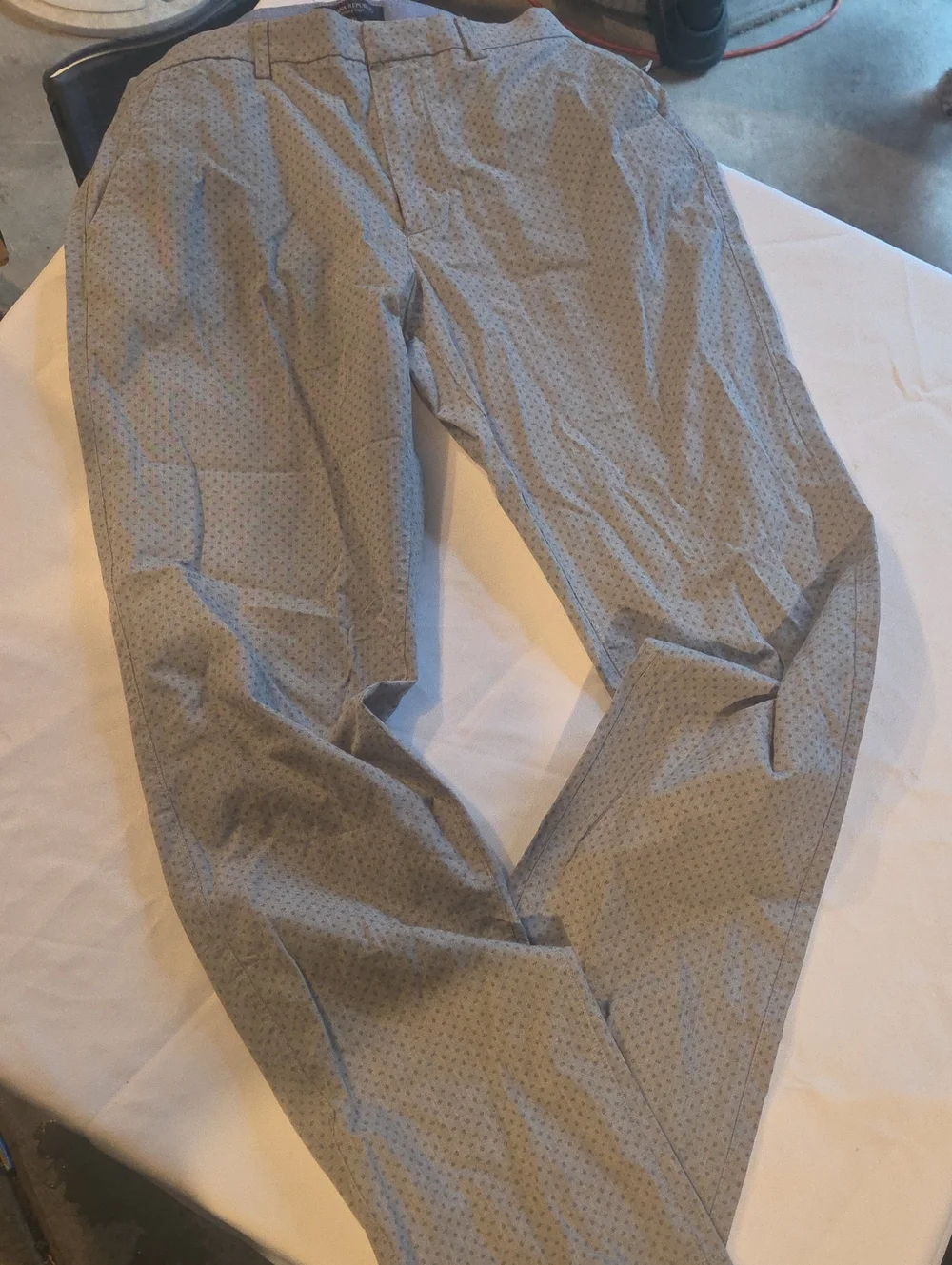 Banana Republic Light Gray Men's Dress Pants with Micro Dot Pattern